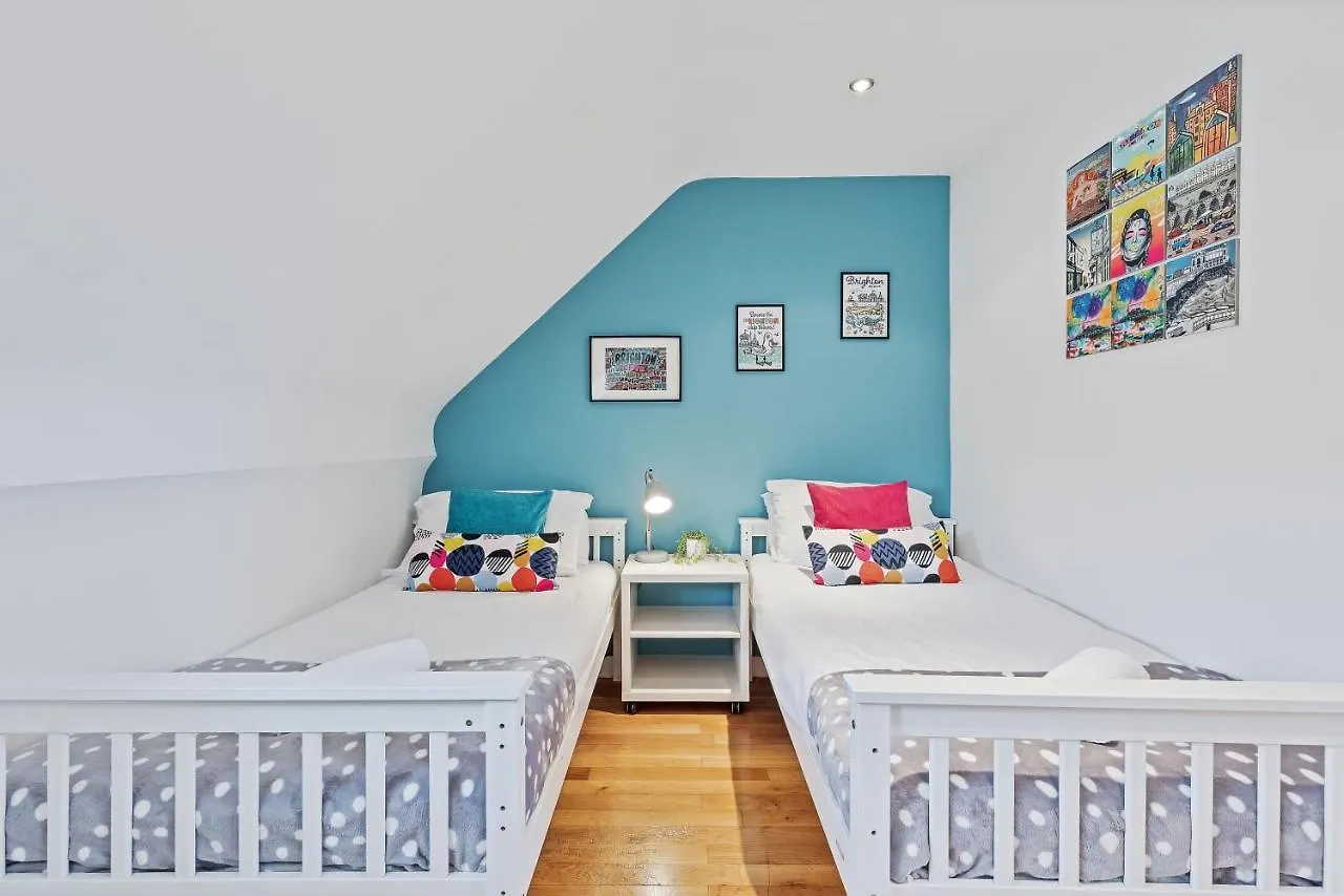 Majestic Mews Apartment With Free Parking - By My Getaways