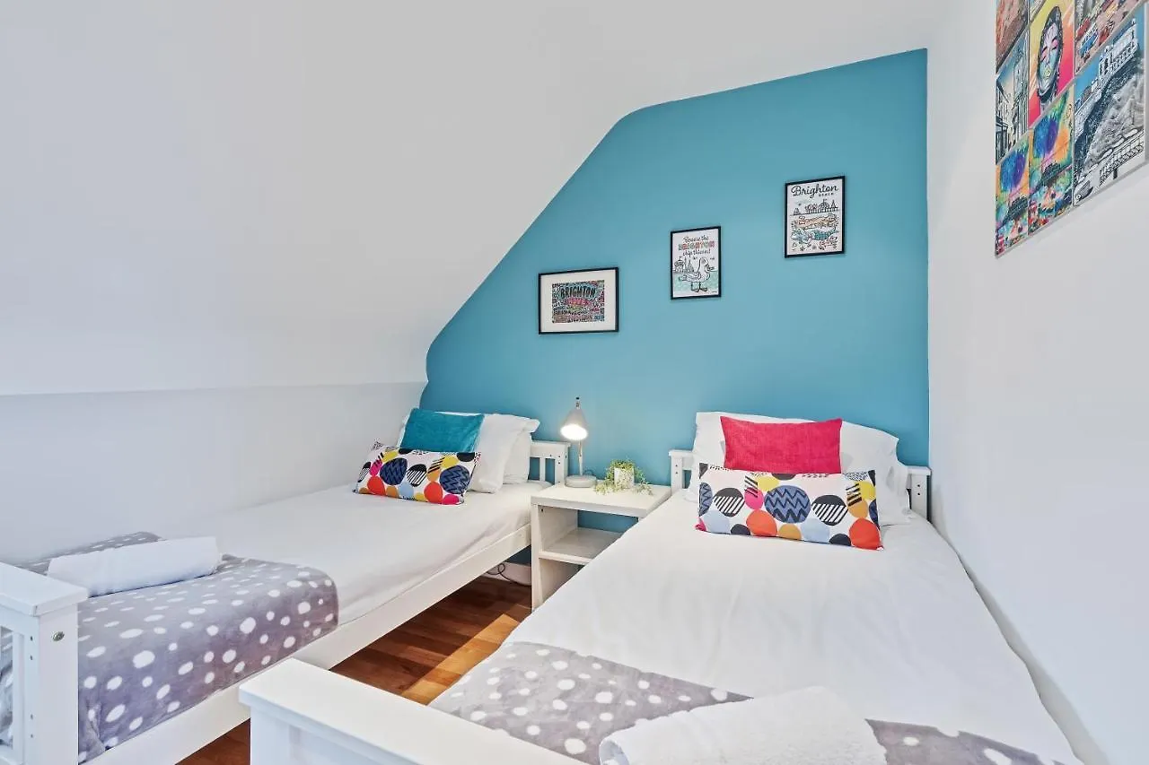 Majestic Mews Apartment With Free Parking - By My Getaways
