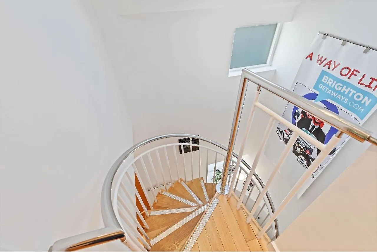 Majestic Mews Apartment With Free Parking - By My Getaways 0*, Brighton