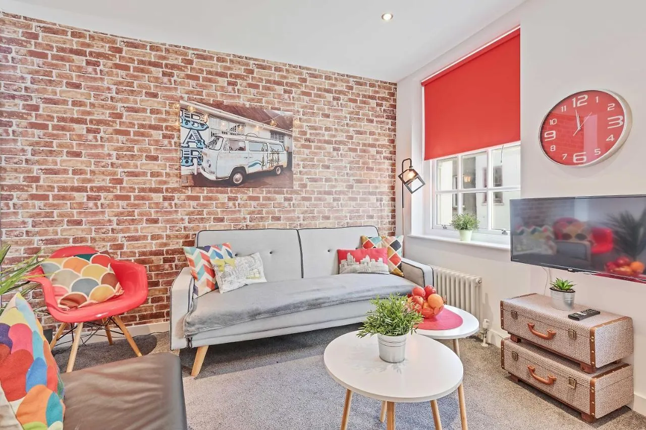 Majestic Mews Apartment With Free Parking - By My Getaways  Brighton