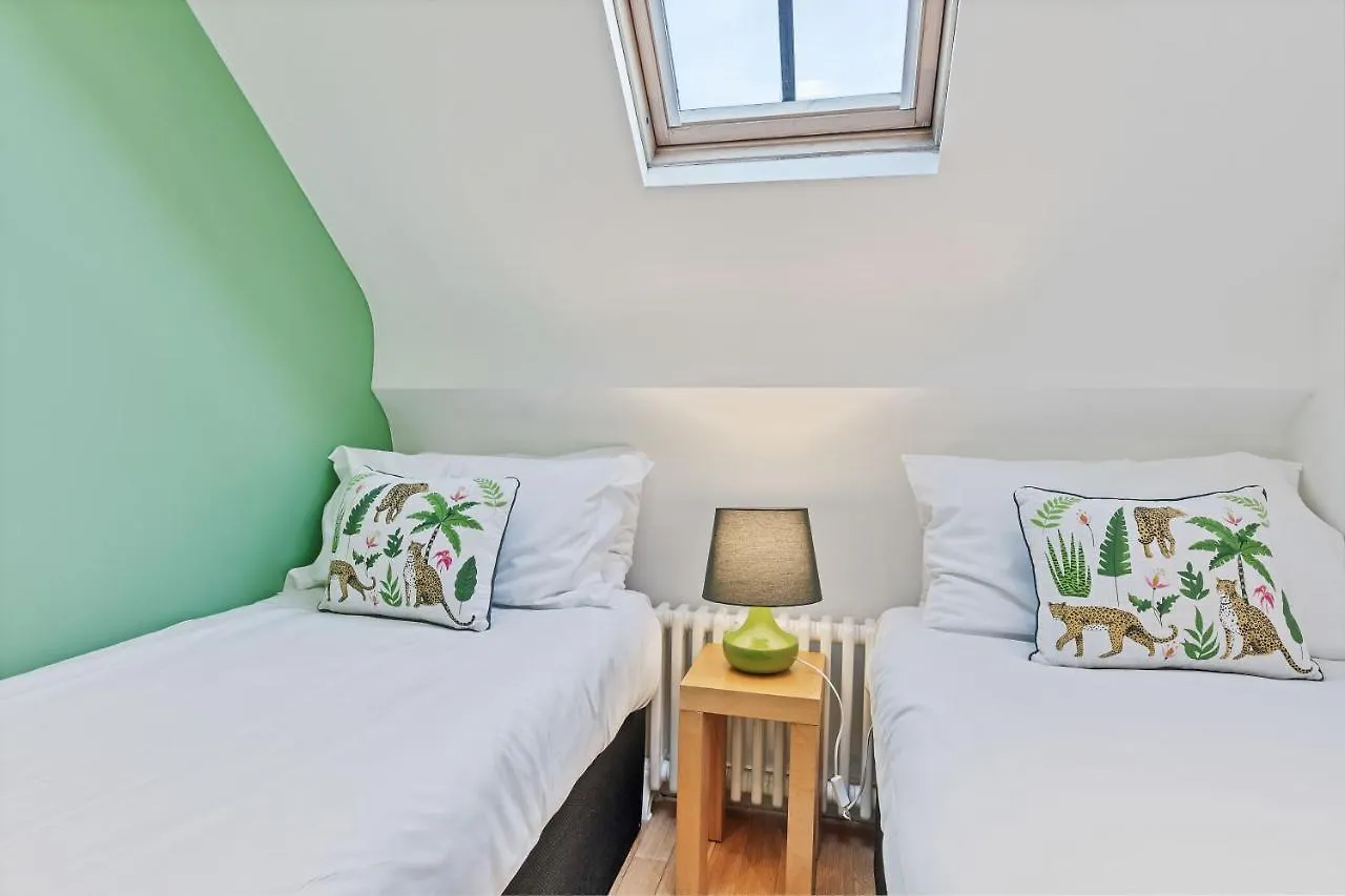 Majestic Mews Apartment With Free Parking - By My Getaways