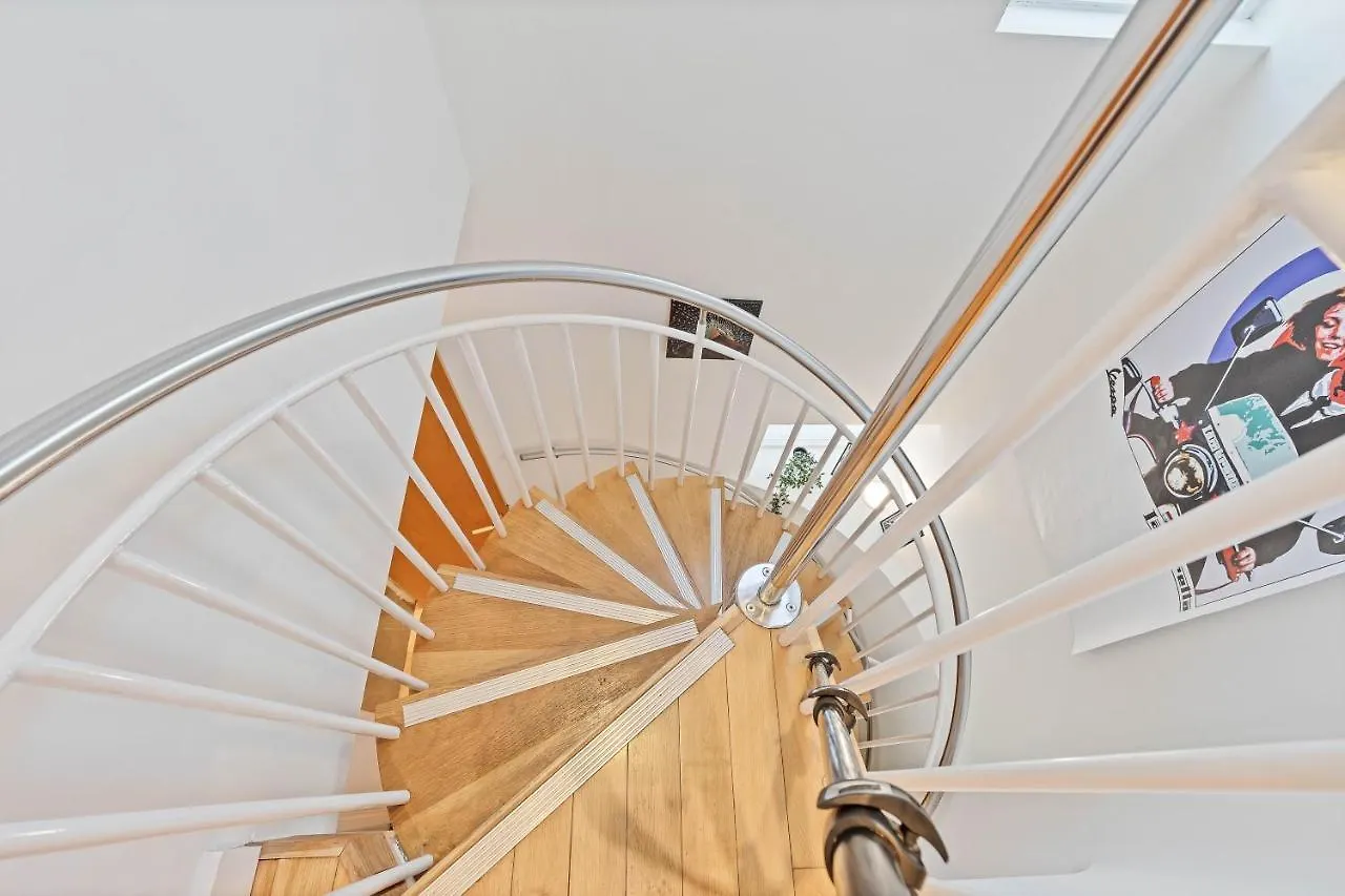 Majestic Mews Apartment With Free Parking - By My Getaways