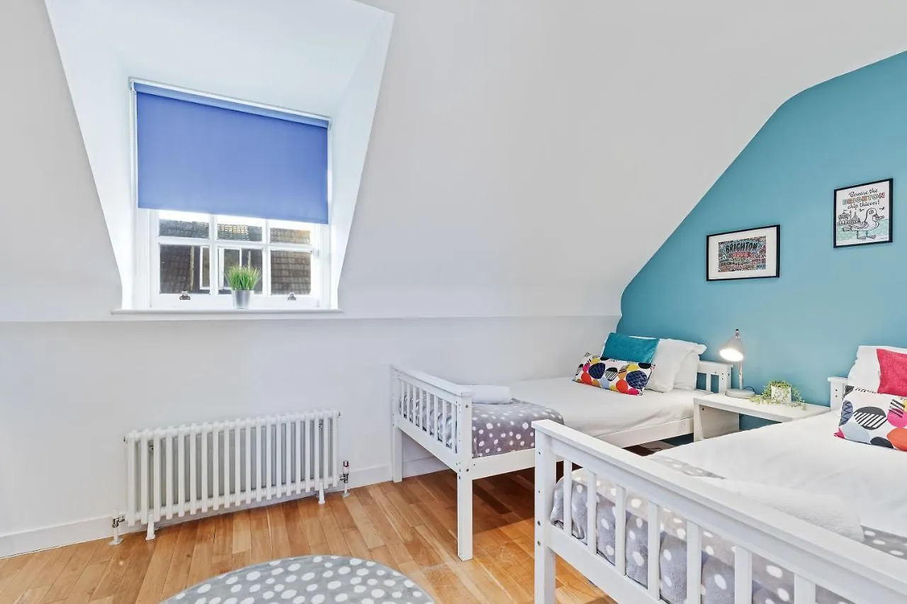 Majestic Mews Apartment With Free Parking - By My Getaways Brighton 0*,  Reino Unido
